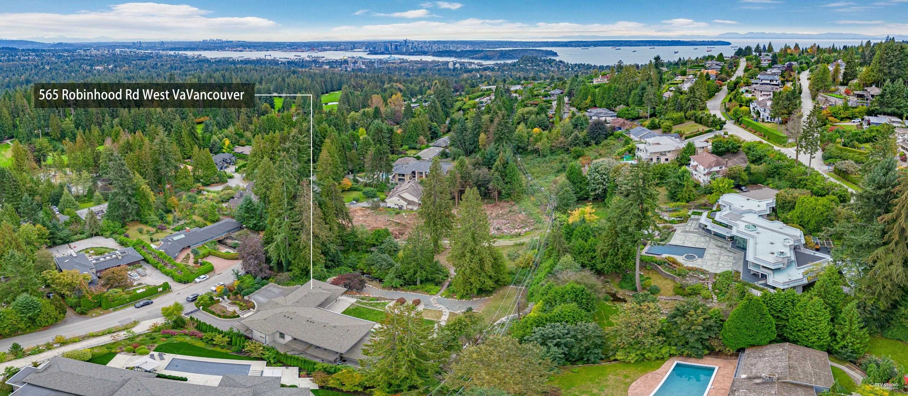 565 Robin Hood Road, West Vancouver, BC