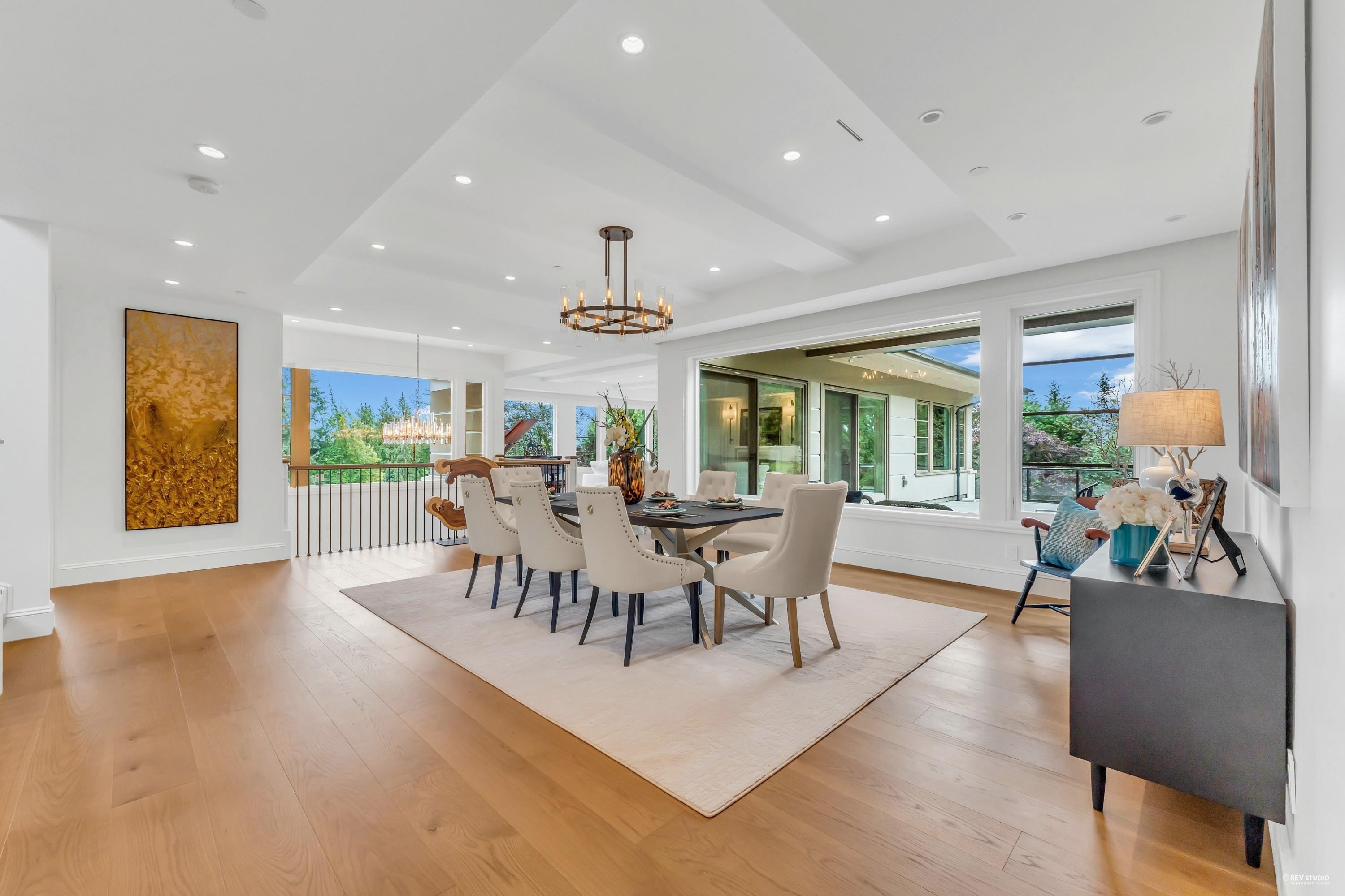 565 Robin Hood Road, West Vancouver, BC