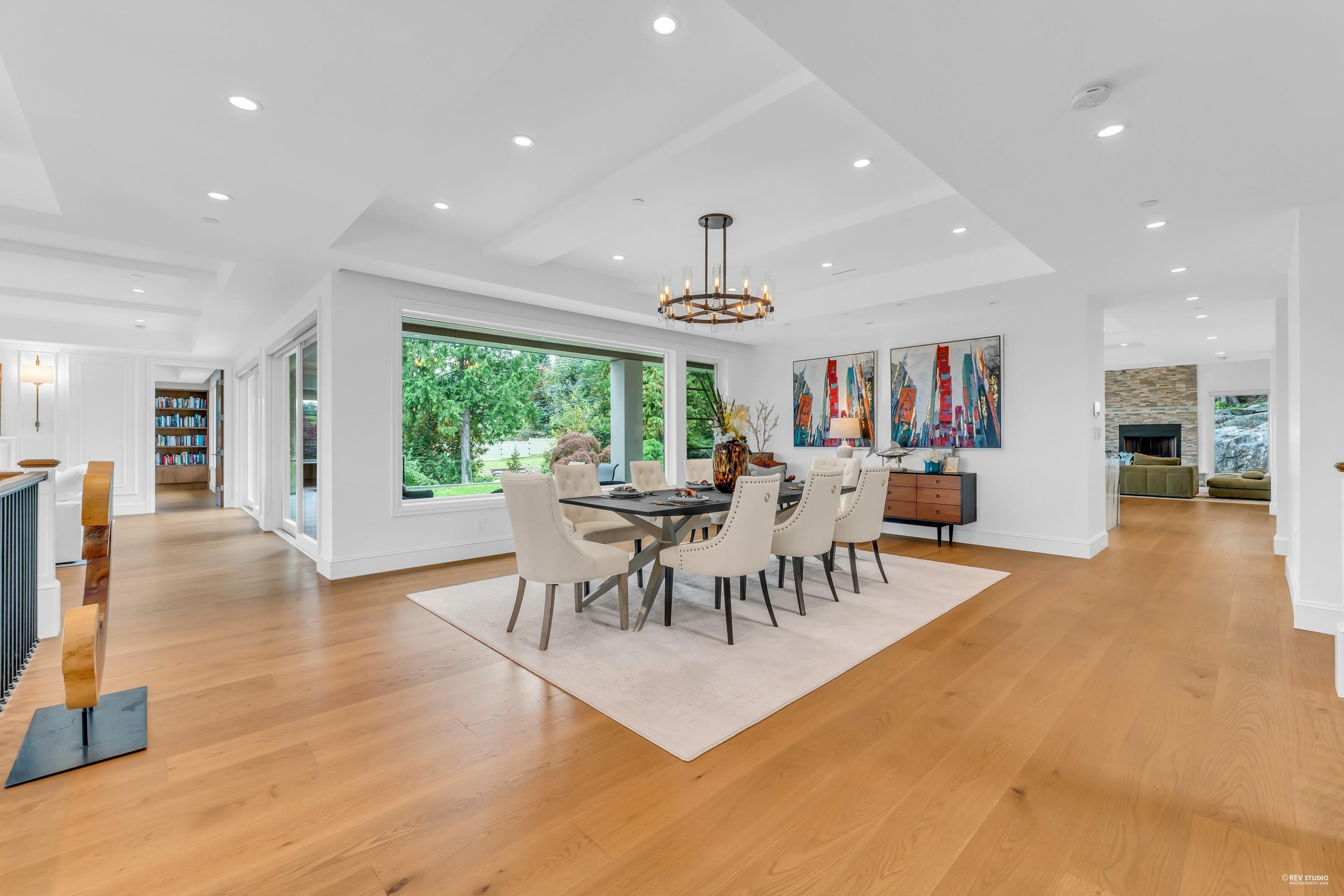 565 Robin Hood Road, West Vancouver, BC