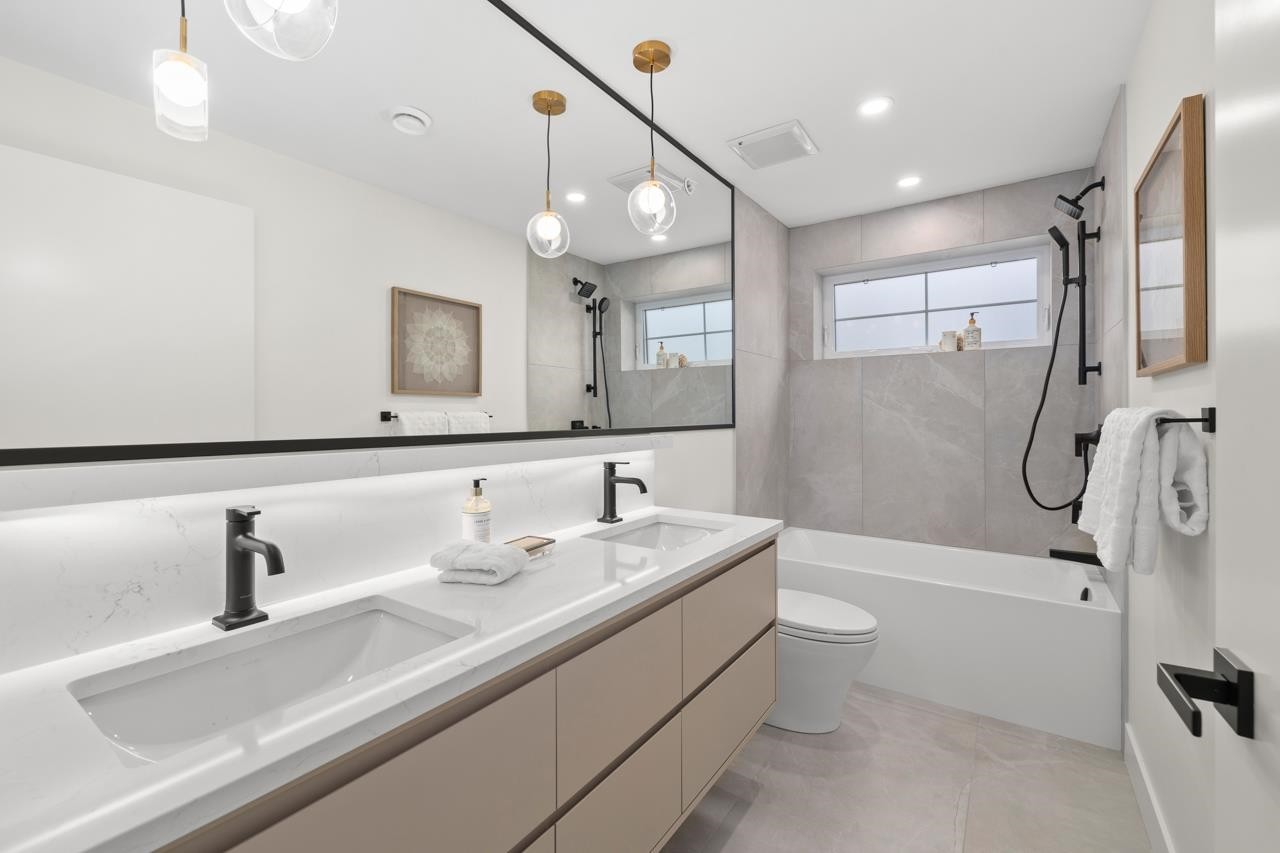 2436 49Th Avenue W, Vancouver, BC