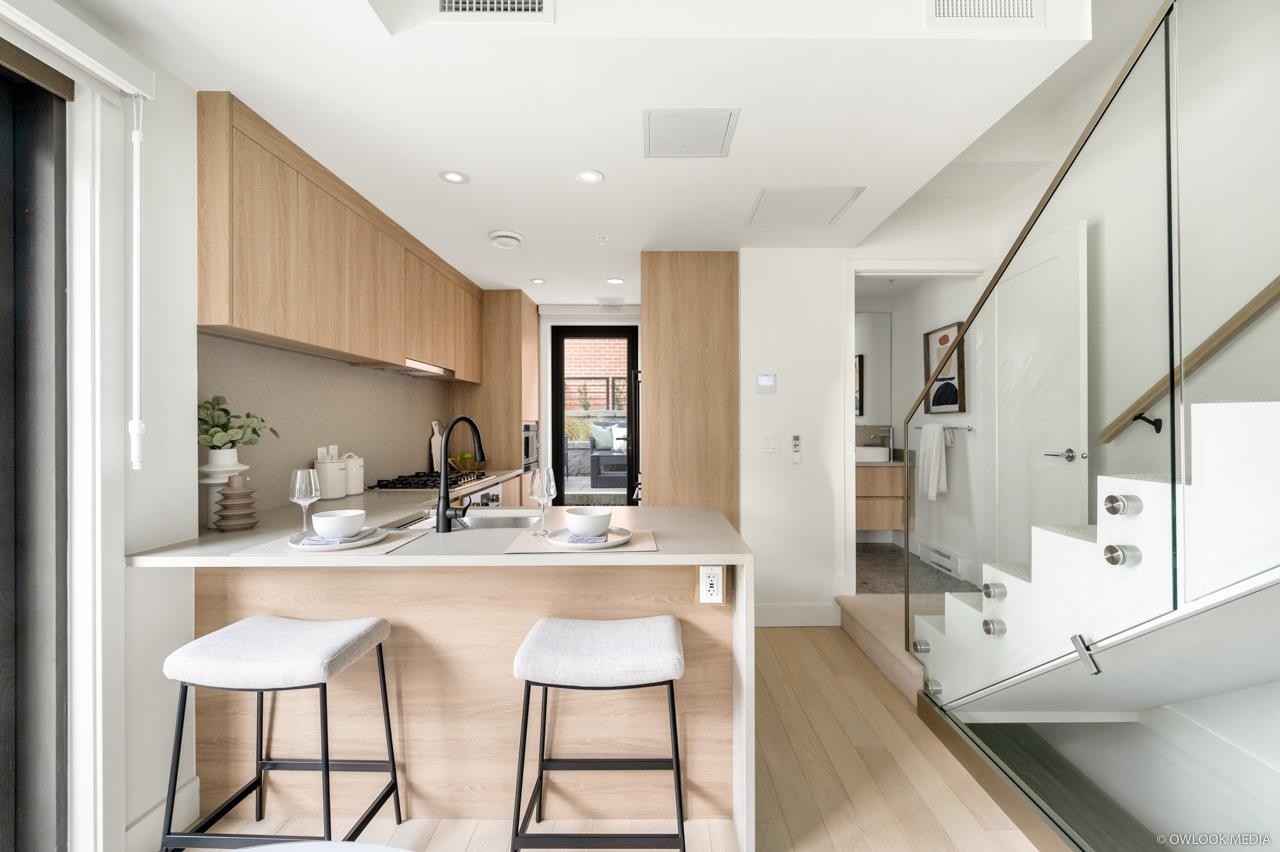 6322 Oak Street, Vancouver, BC