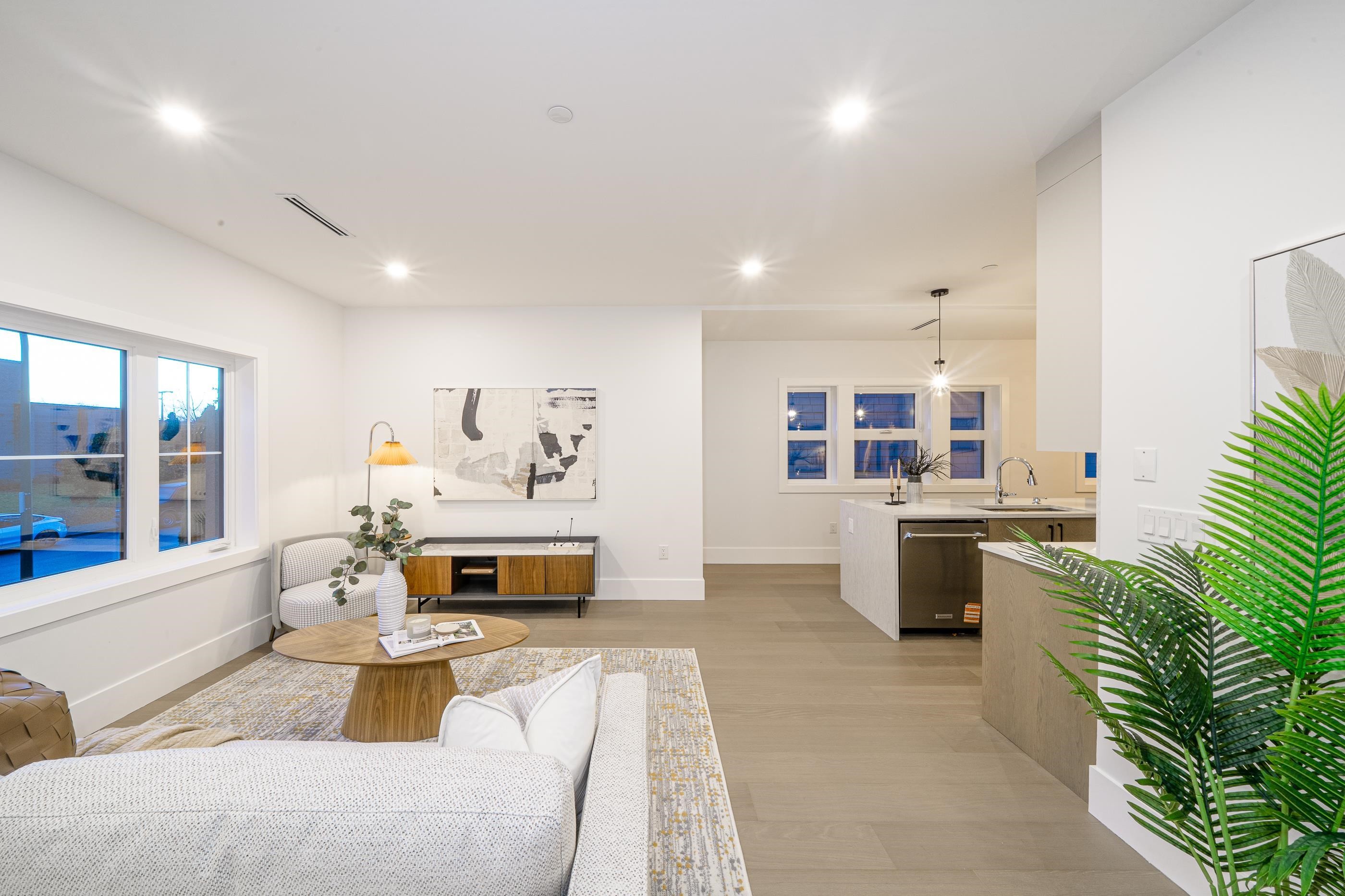 2735 8Th Avenue W, Vancouver, BC