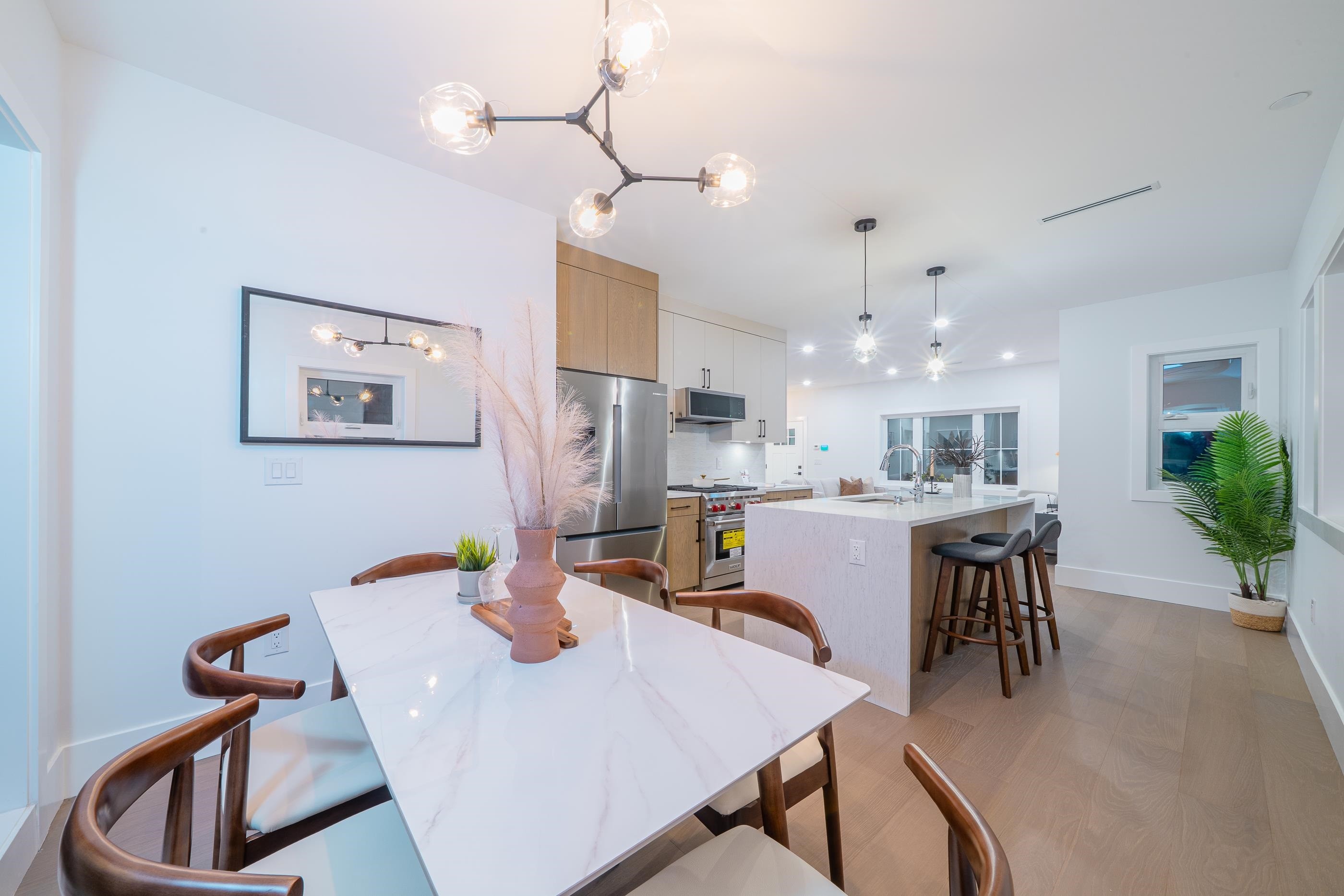 2735 8Th Avenue W, Vancouver, BC