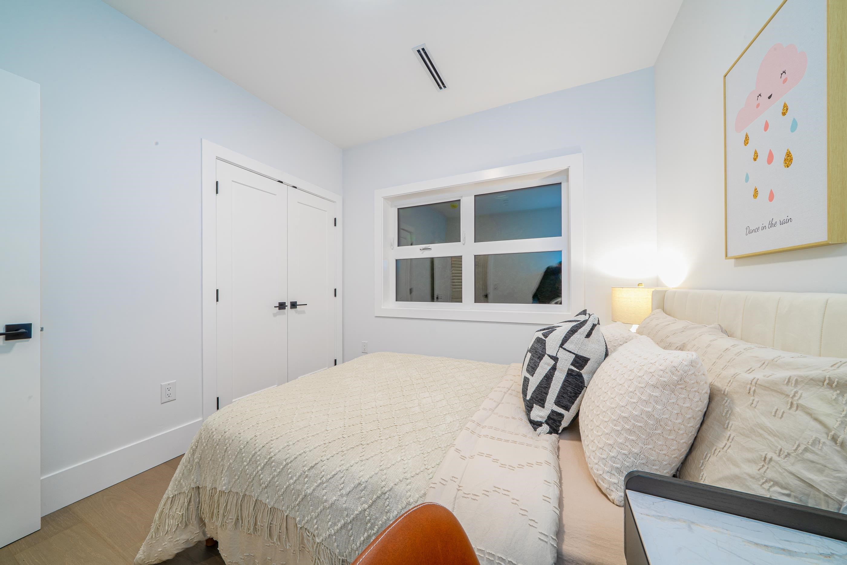 2735 8Th Avenue W, Vancouver, BC