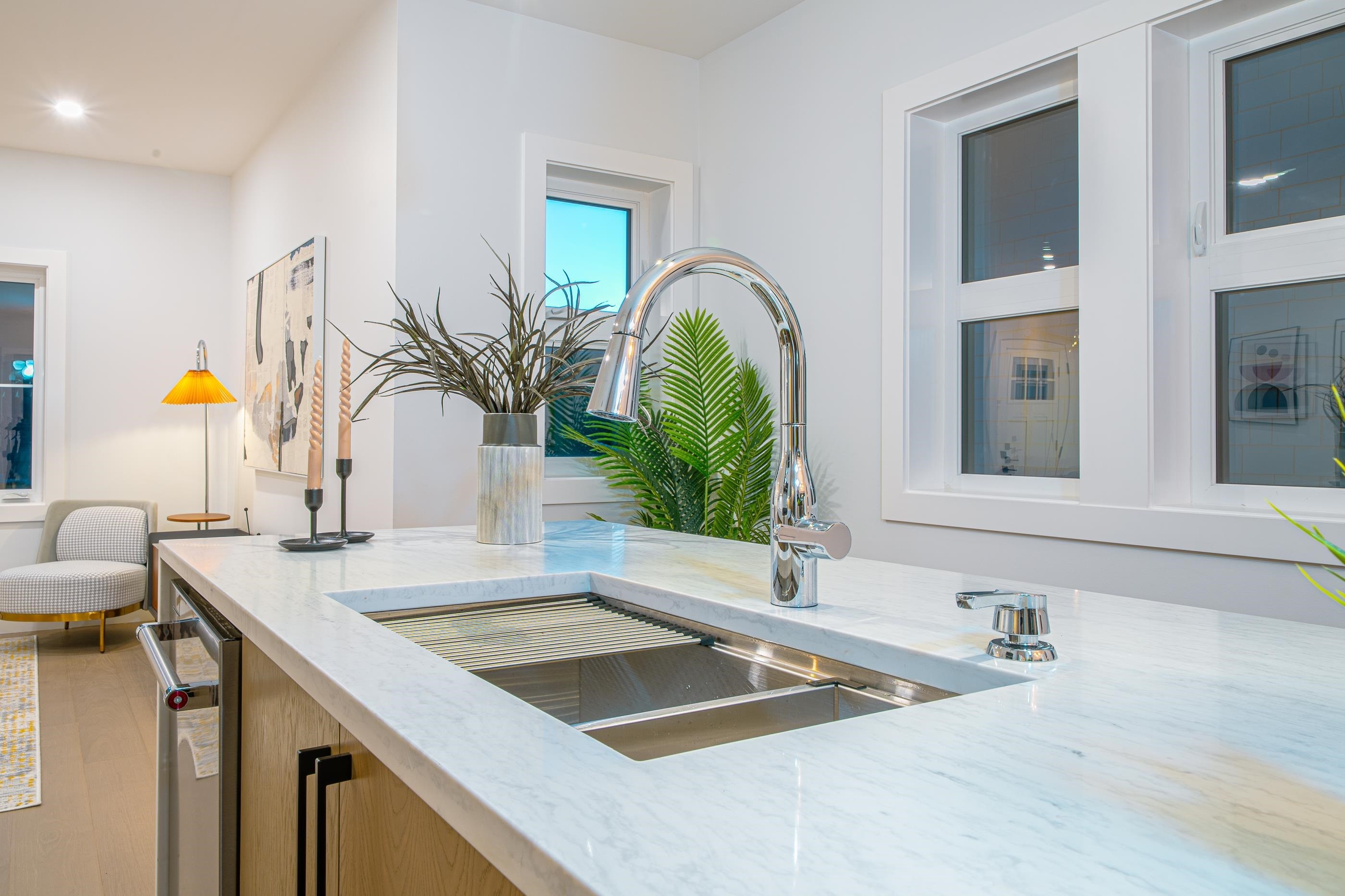 2735 8Th Avenue W, Vancouver, BC