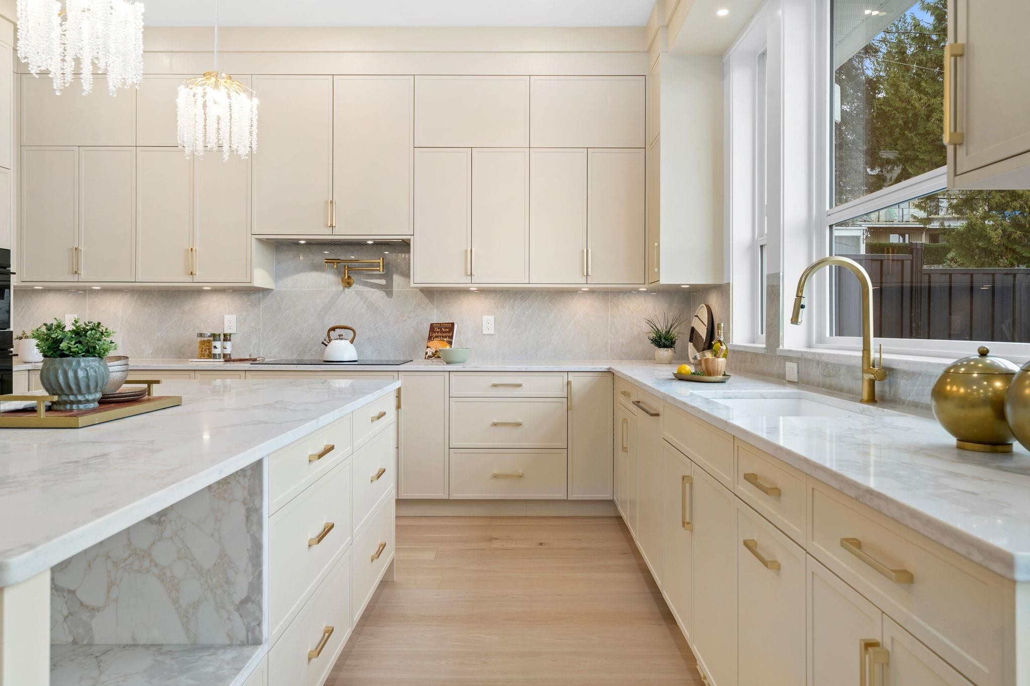 361 22Nd Street E, North Vancouver, BC