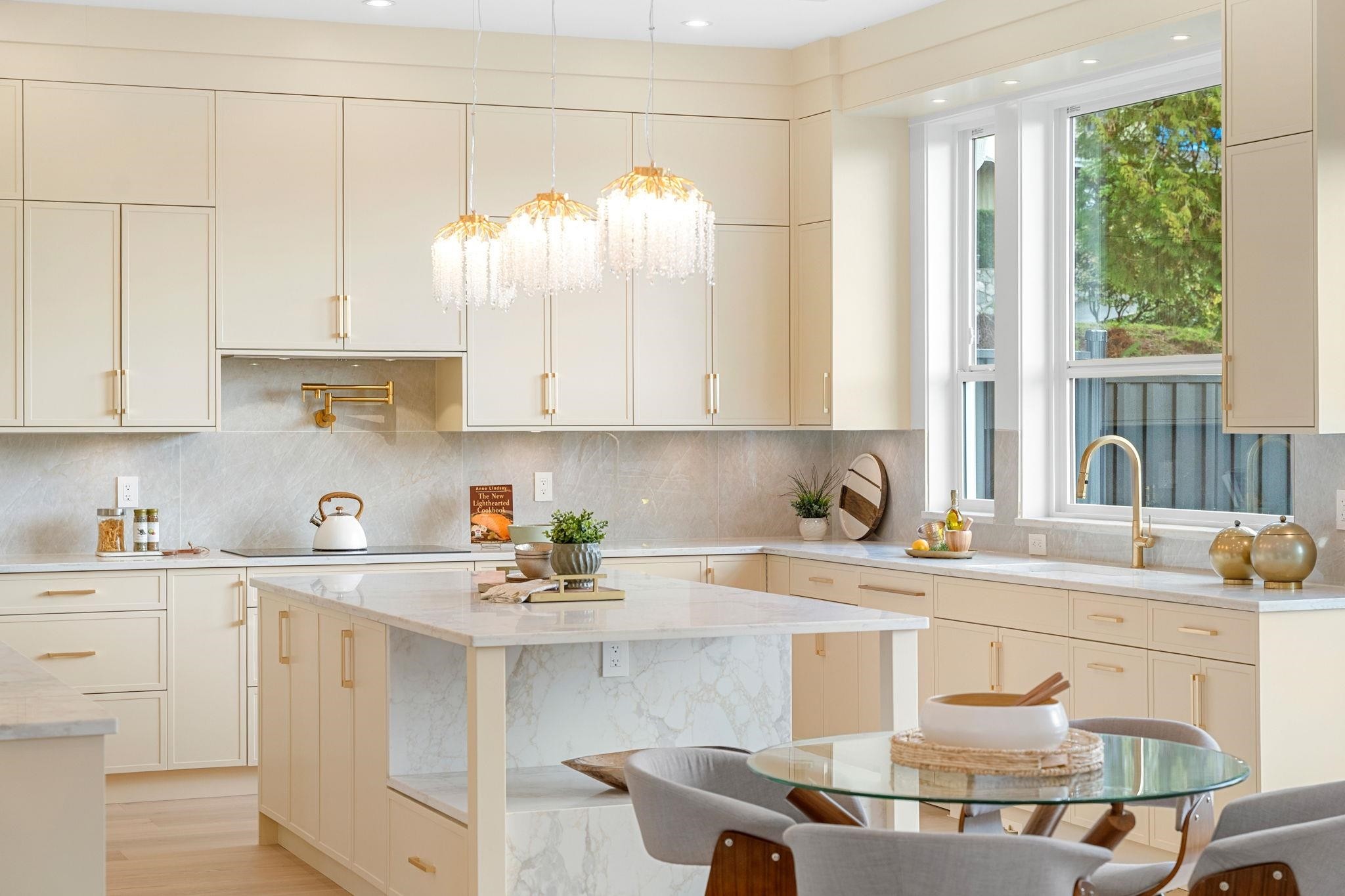 361 22Nd Street E, North Vancouver, BC