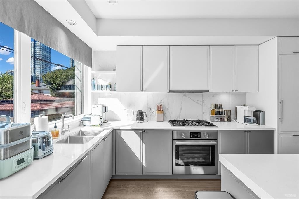 7623 Yukon Street, Vancouver, BC