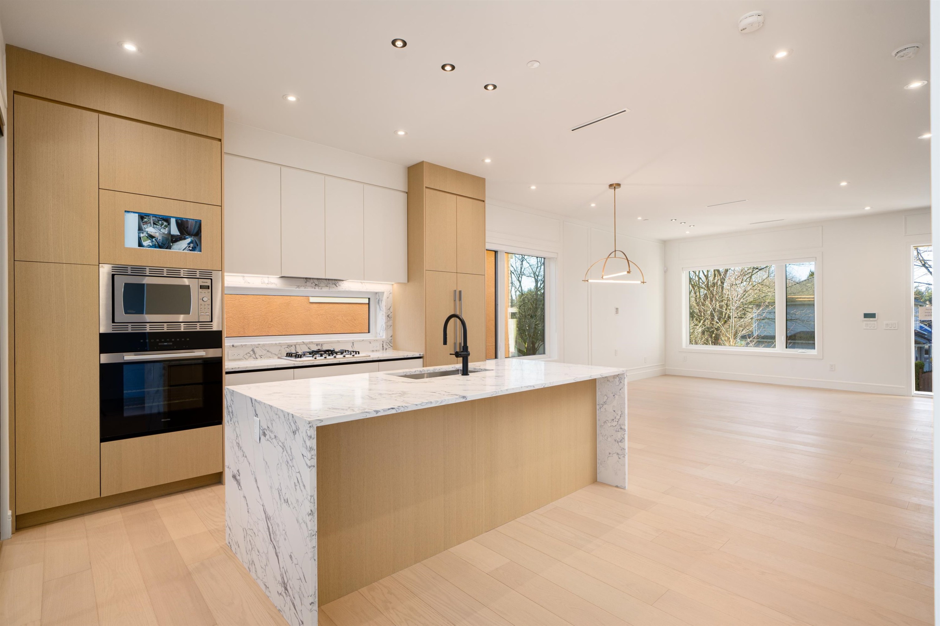 7382 Maple Street, Vancouver, BC