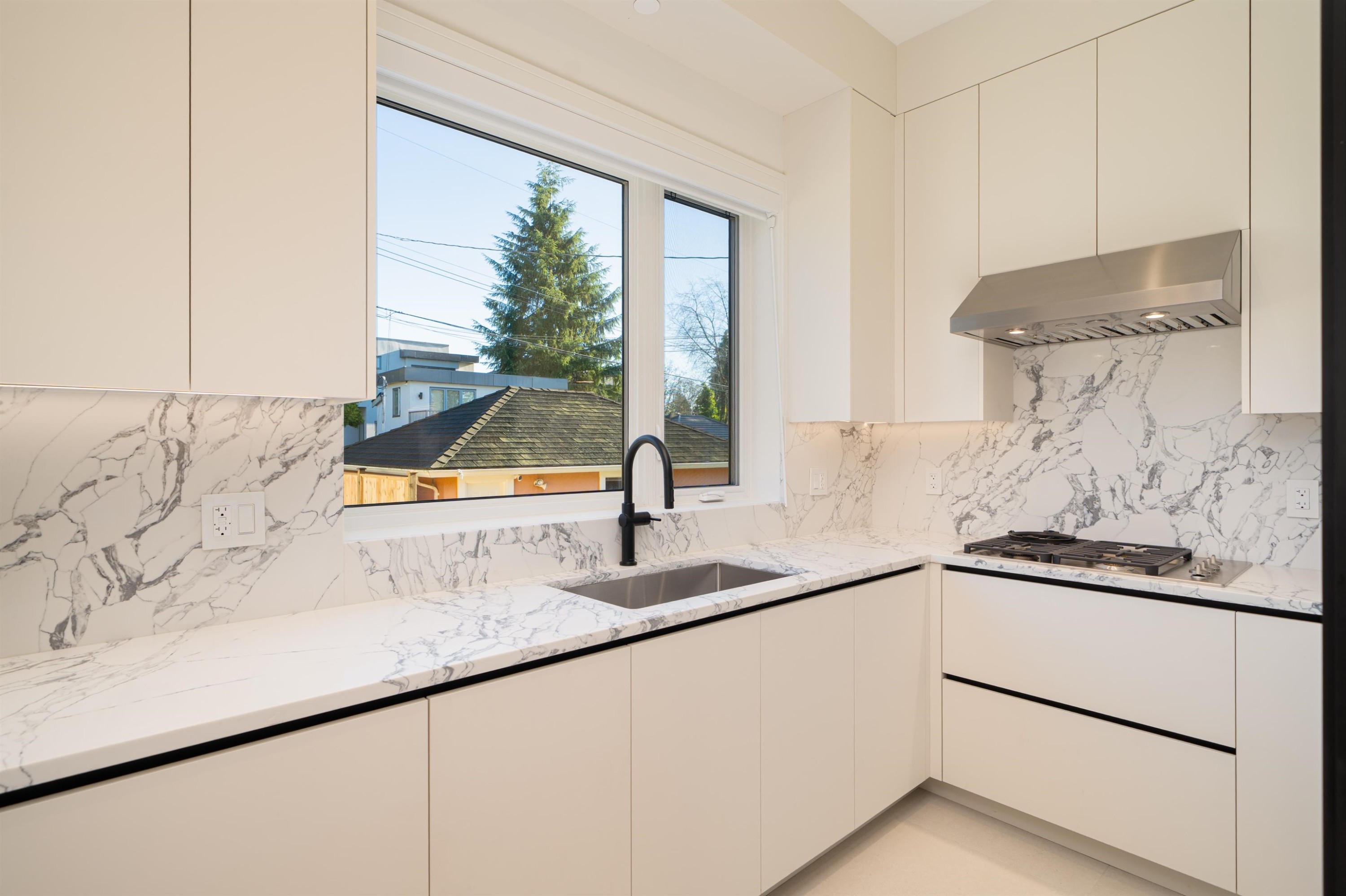 7382 Maple Street, Vancouver, BC