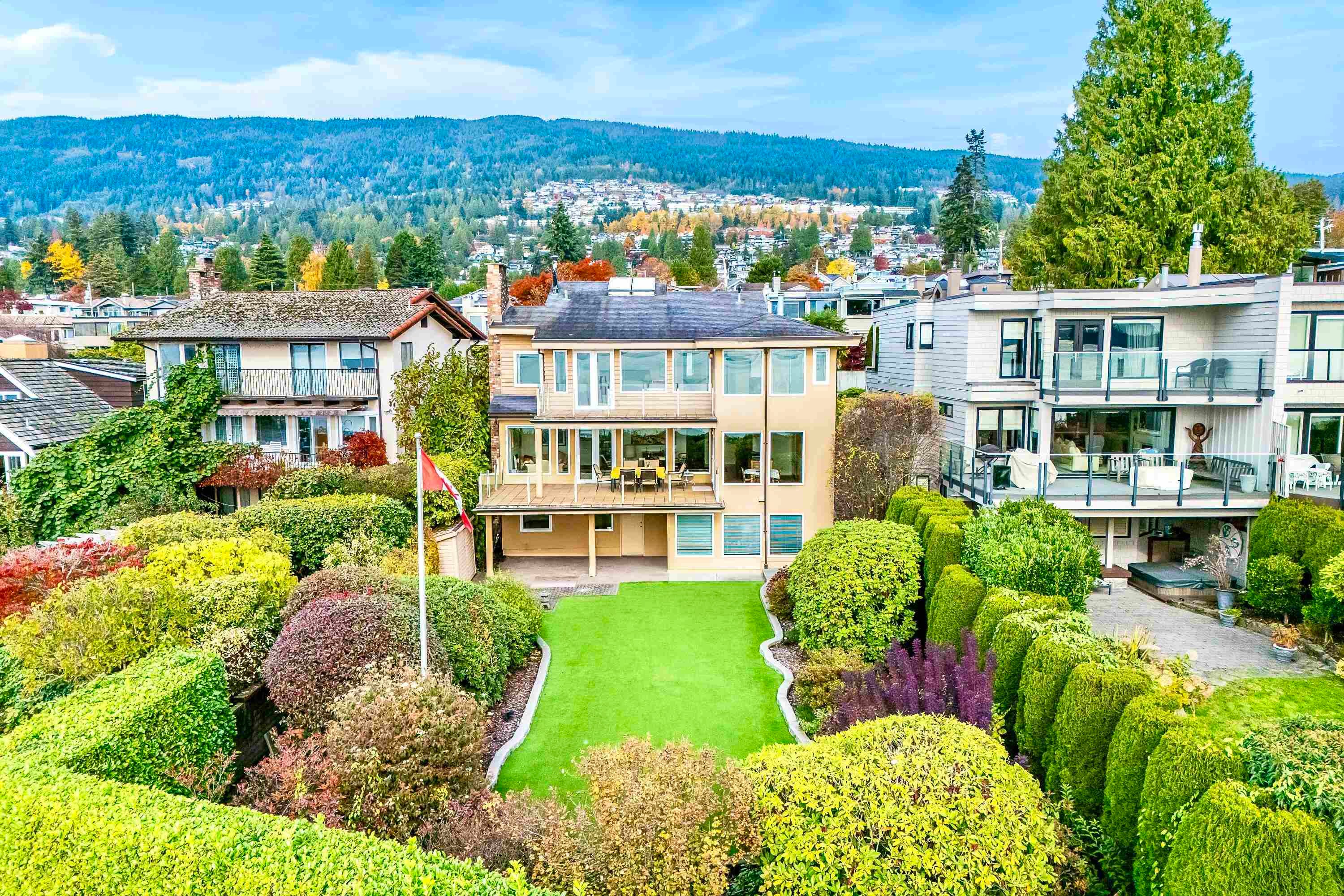 2328 Bellevue Avenue, West Vancouver, BC