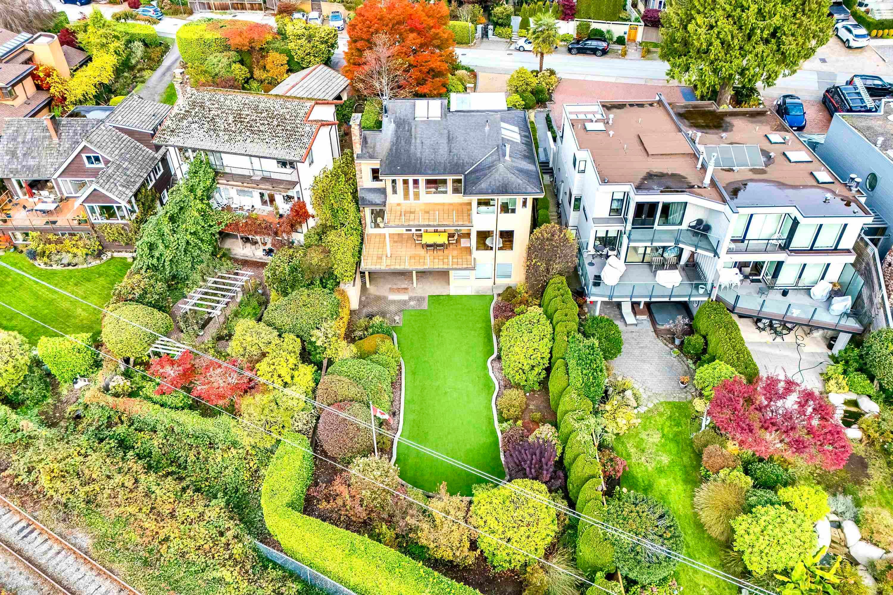 2328 Bellevue Avenue, West Vancouver, BC