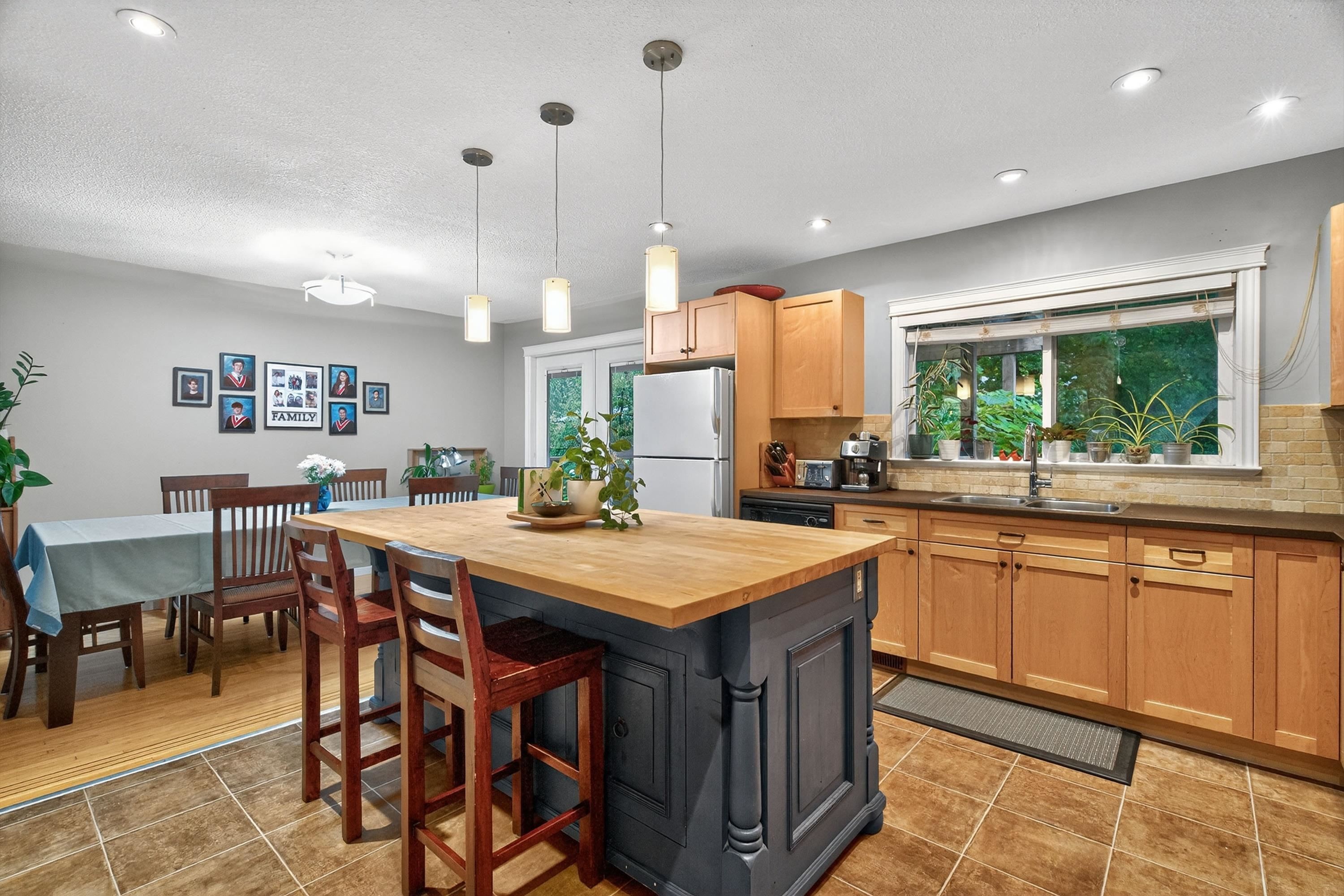 1252 Ellis Drive, Port Coquitlam, BC