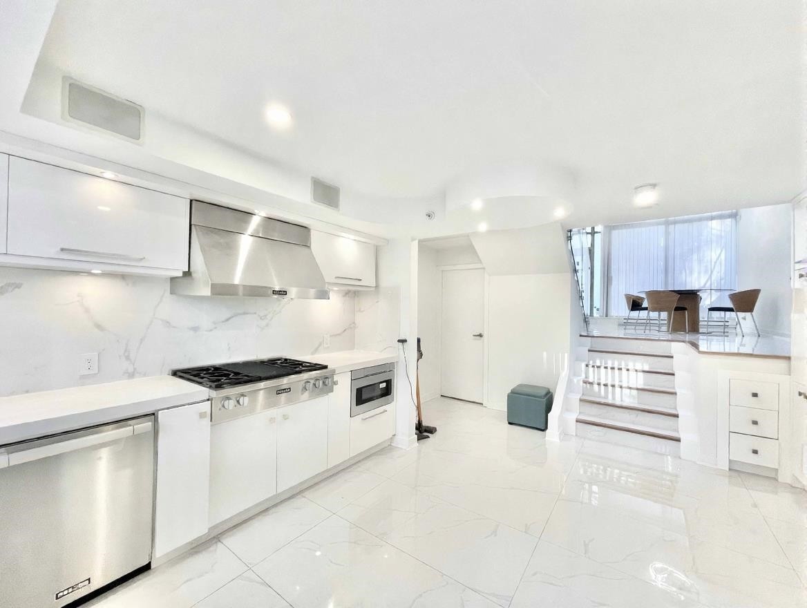 1235 Alberni Street, Vancouver, BC