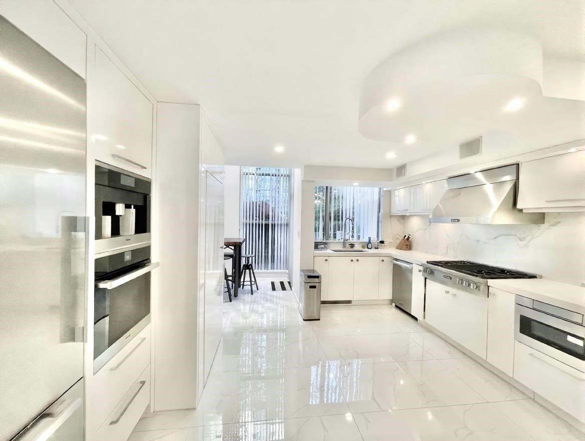 1235 Alberni Street, Vancouver, BC