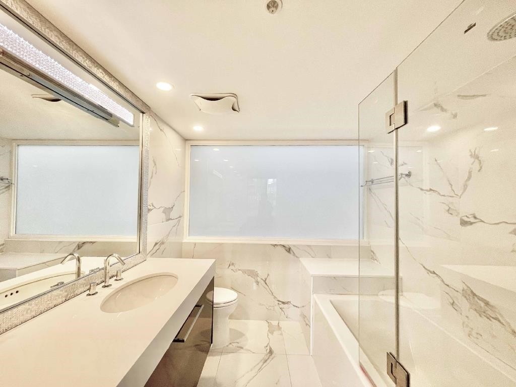 1235 Alberni Street, Vancouver, BC