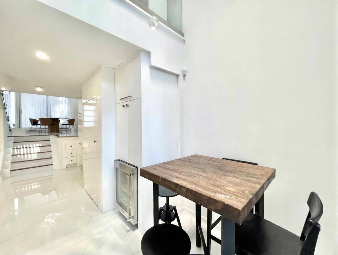 1235 Alberni Street, Vancouver, BC