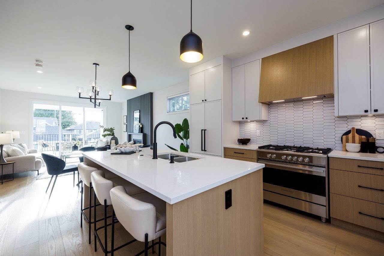 229 22Nd Street E, North Vancouver, BC