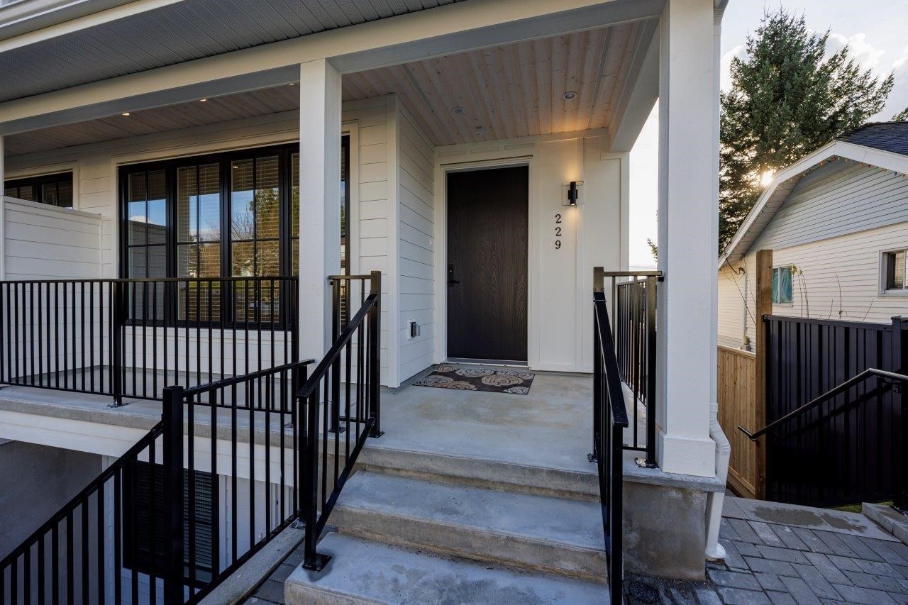229 22Nd Street E, North Vancouver, BC