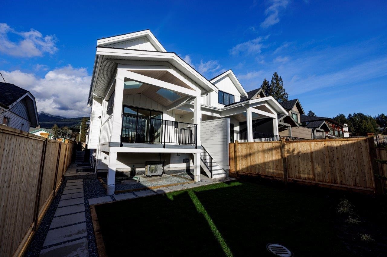 229 22Nd Street E, North Vancouver, BC