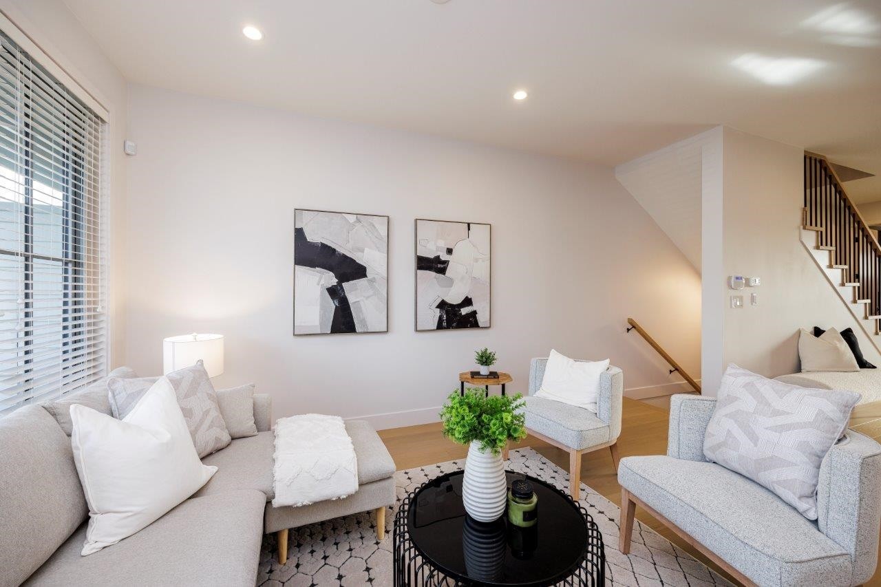 229 22Nd Street E, North Vancouver, BC