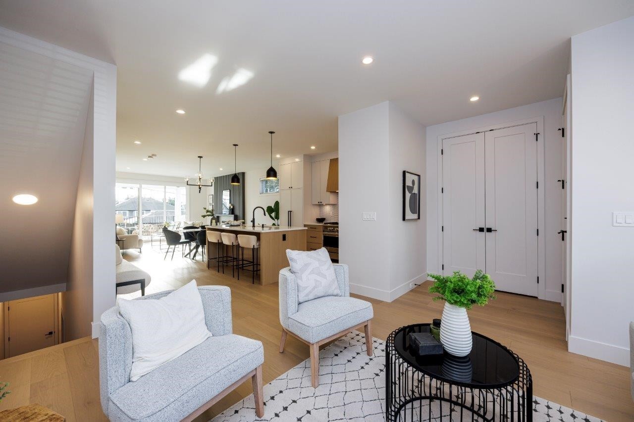 229 22Nd Street E, North Vancouver, BC