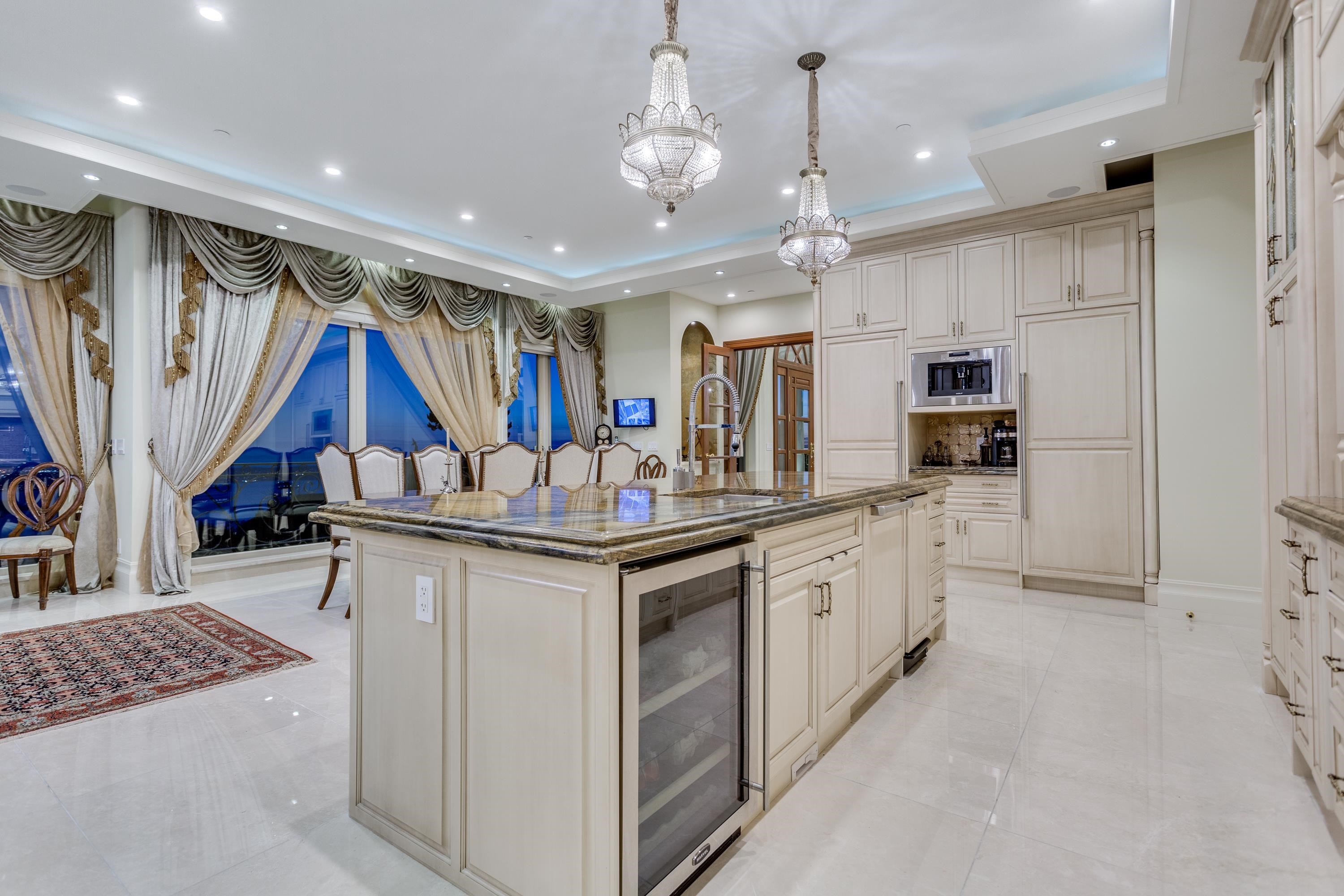 1175 Eyremount Drive, West Vancouver, BC