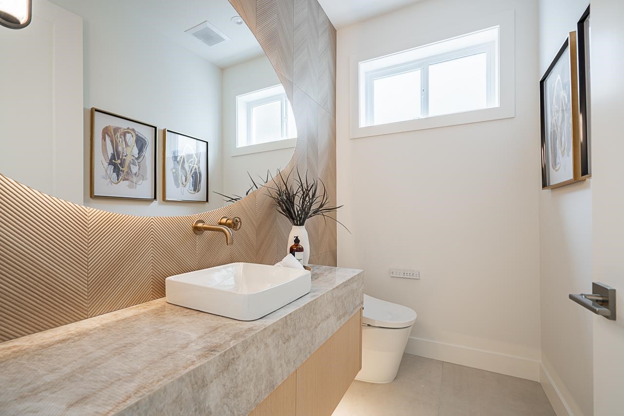 2561 2Nd Avenue W, Vancouver, BC