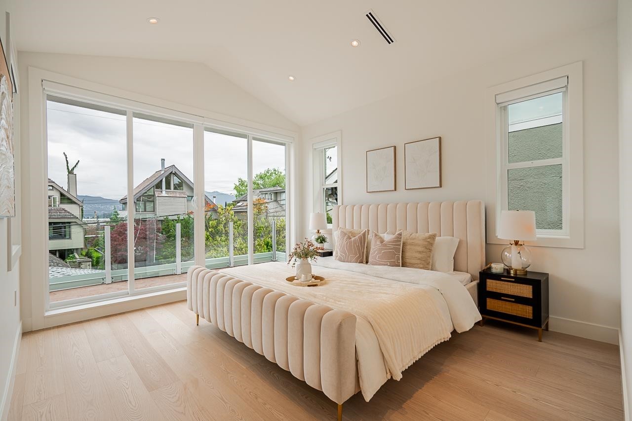 2561 2Nd Avenue W, Vancouver, BC