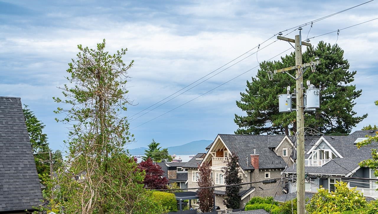 2561 2Nd Avenue W, Vancouver, BC