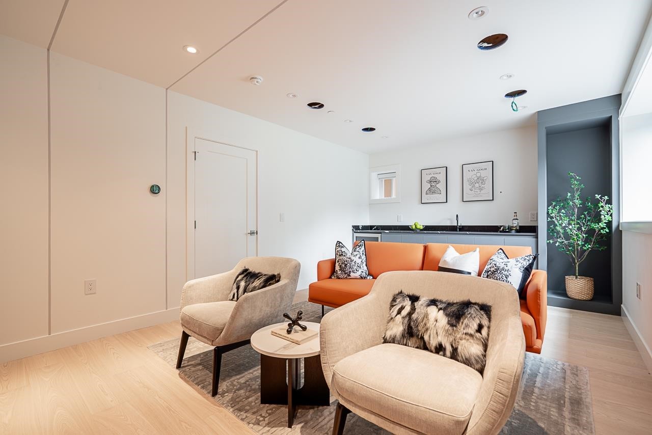 2561 2Nd Avenue W, Vancouver, BC