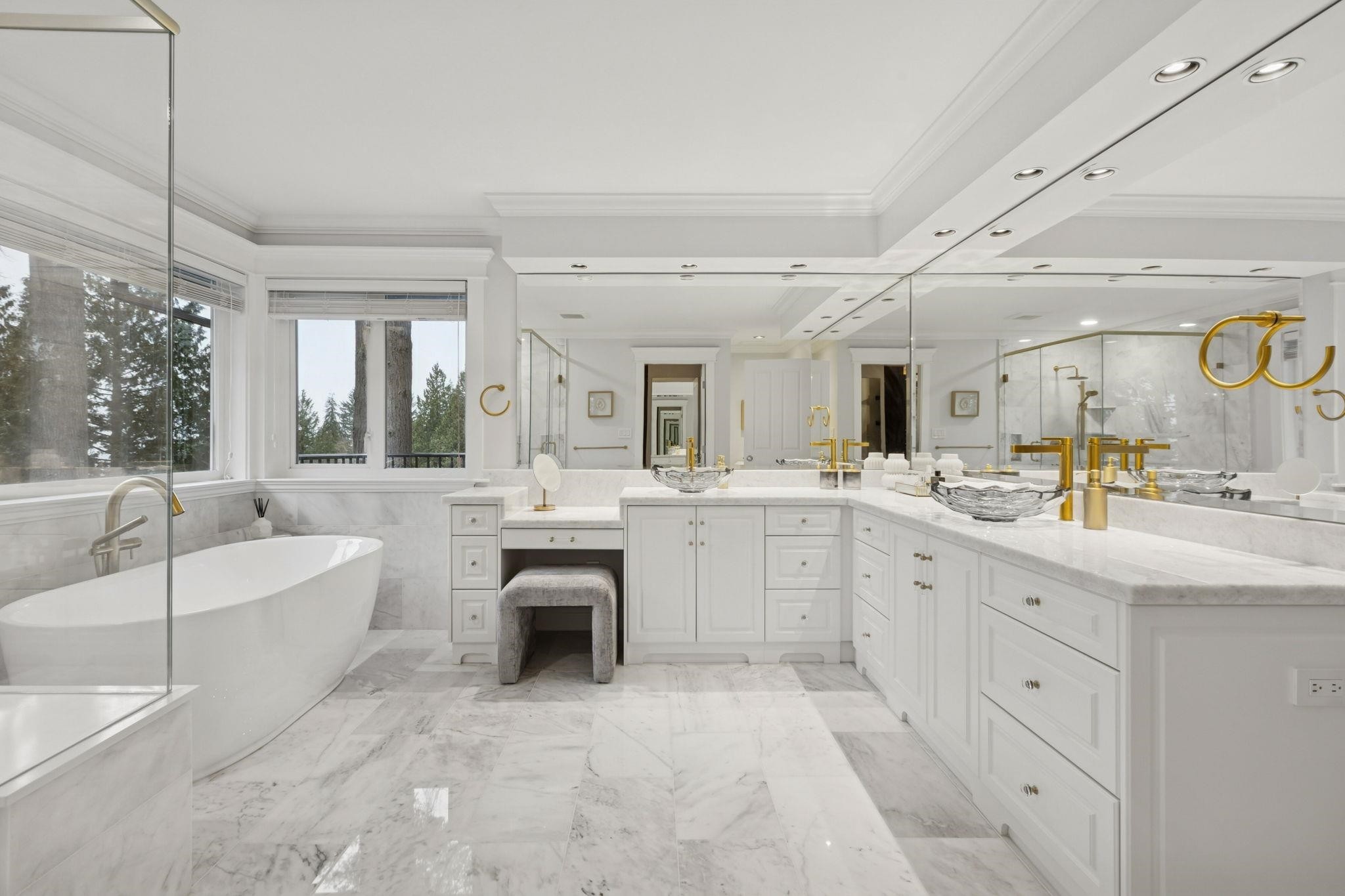 4081 Woodbury Avenue, North Vancouver, BC