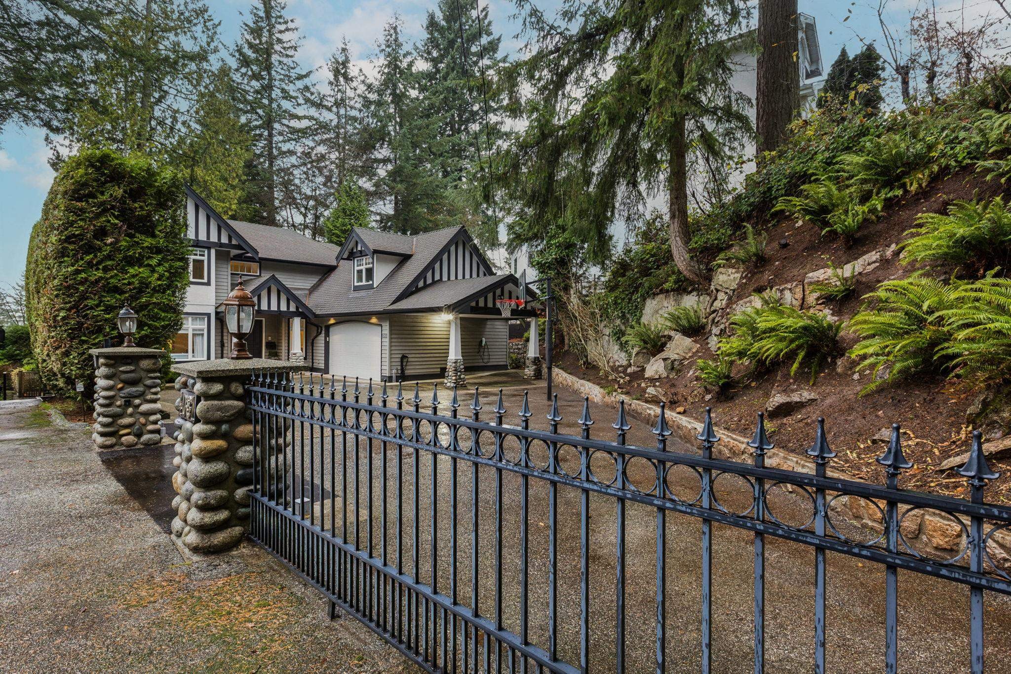 4081 Woodbury Avenue, North Vancouver, BC
