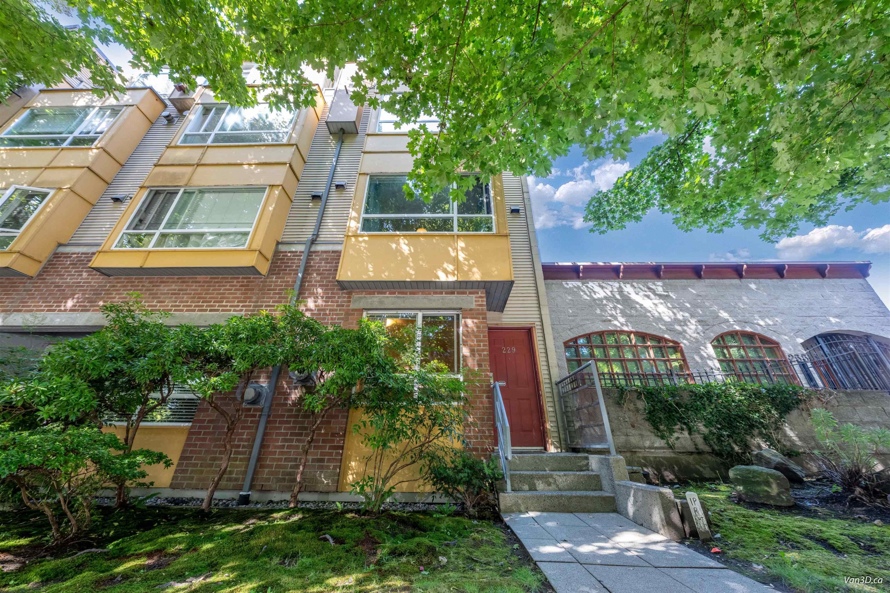 229 11Th Avenue E, Vancouver, BC