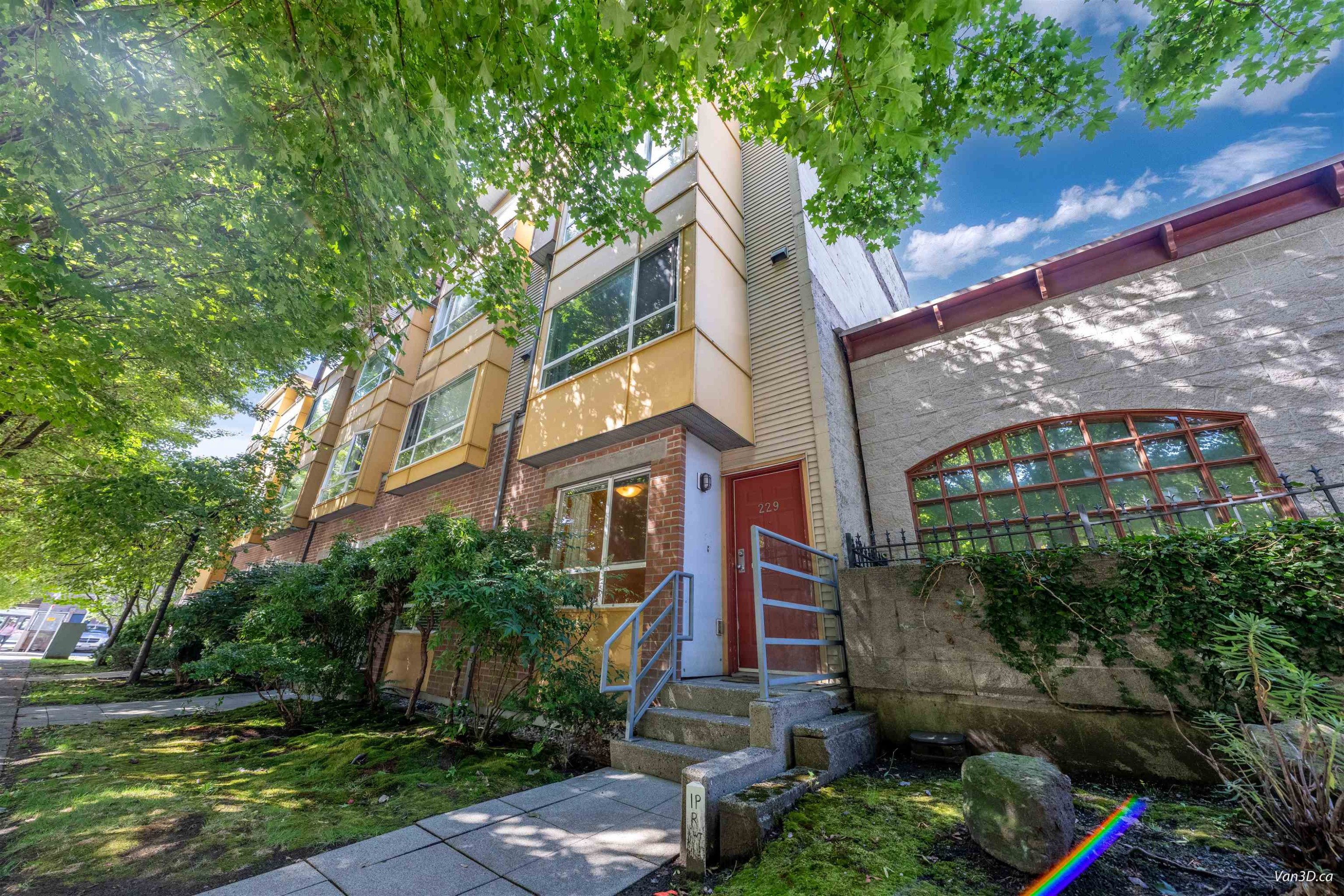 229 11Th Avenue E, Vancouver, BC