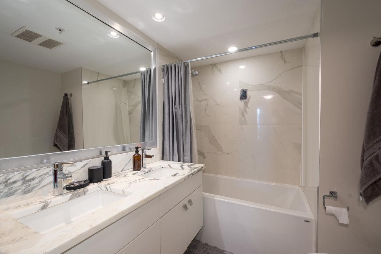 2063 10Th Avenue W, Vancouver, BC