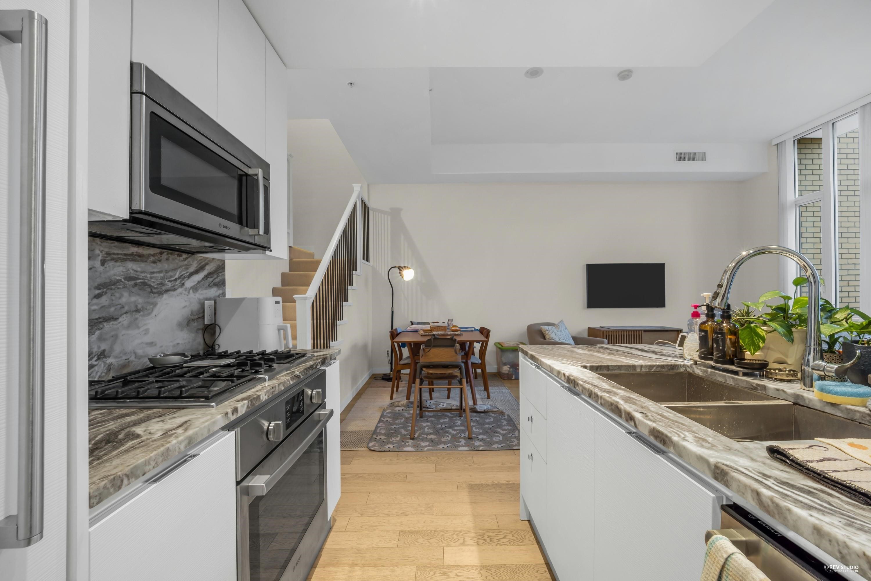 2063 10Th Avenue W, Vancouver, BC