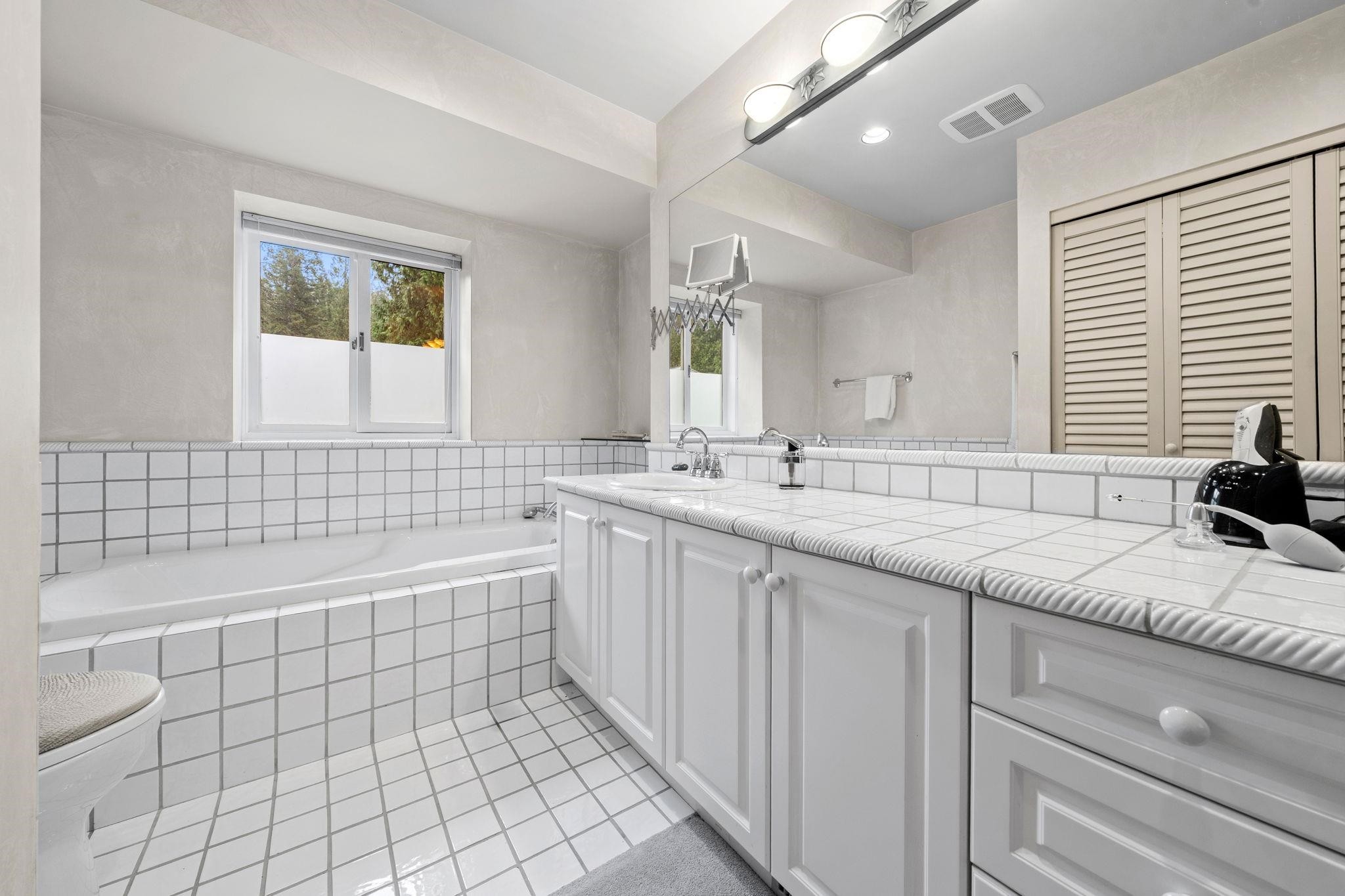 1200 Hilary Place, North Vancouver, BC