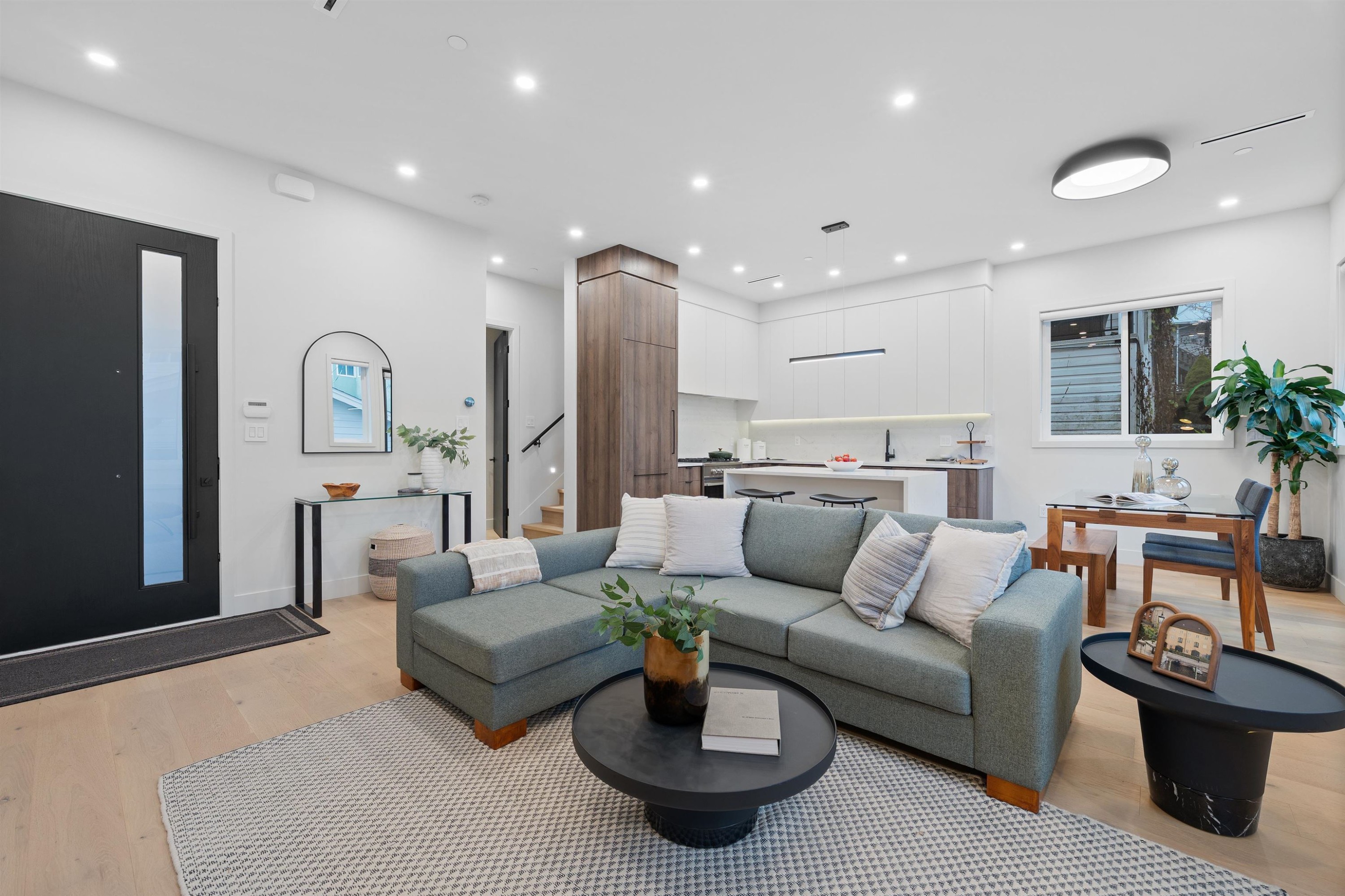 919 10Th Avenue E, Vancouver, BC