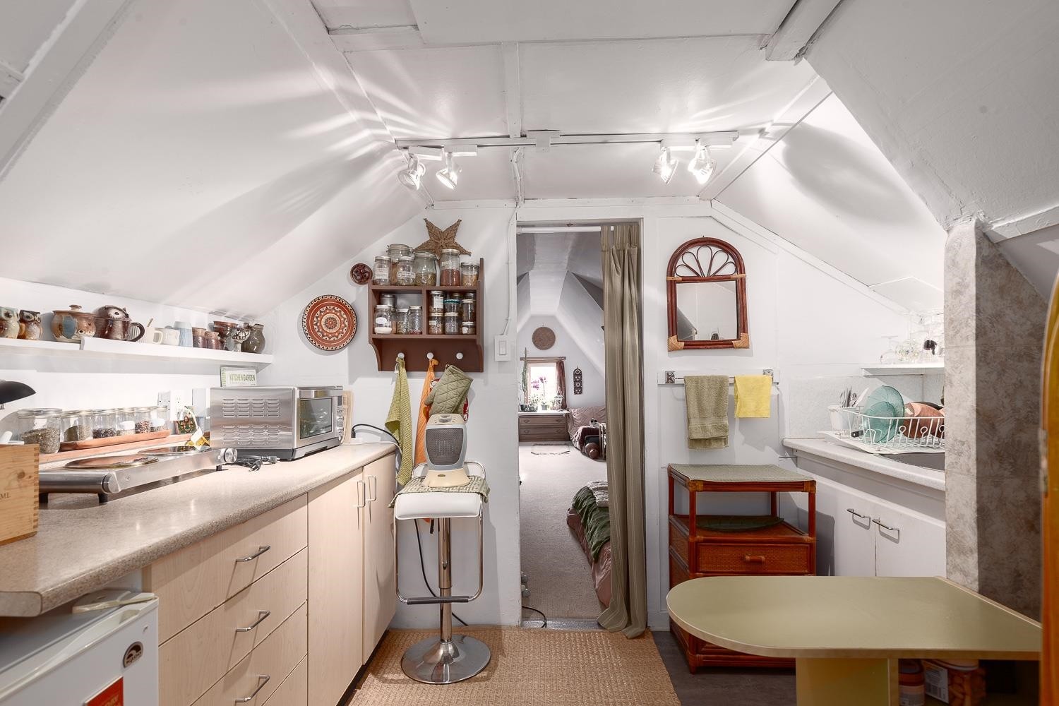 2483 6Th Avenue W, Vancouver, BC