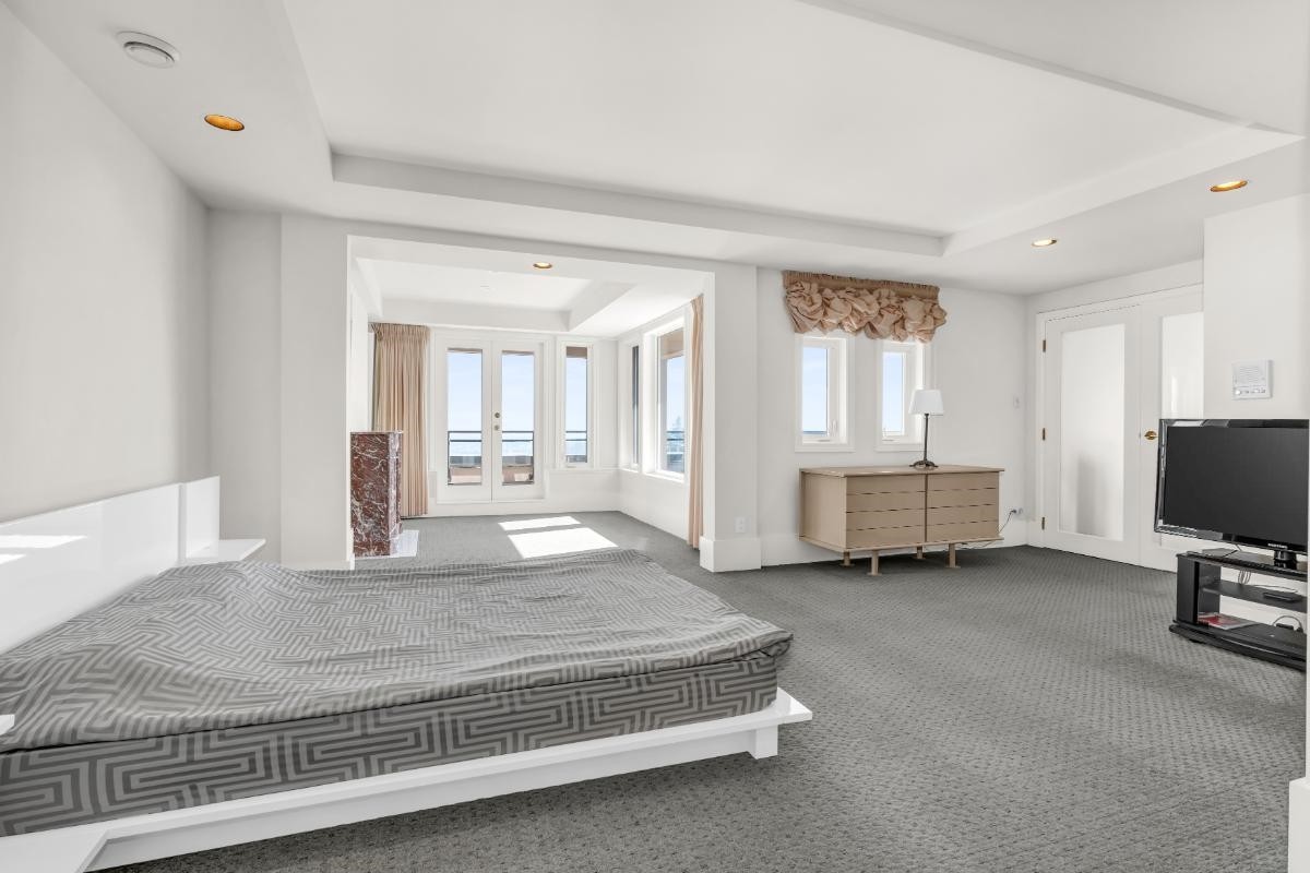 1437 Bramwell Road, West Vancouver, BC