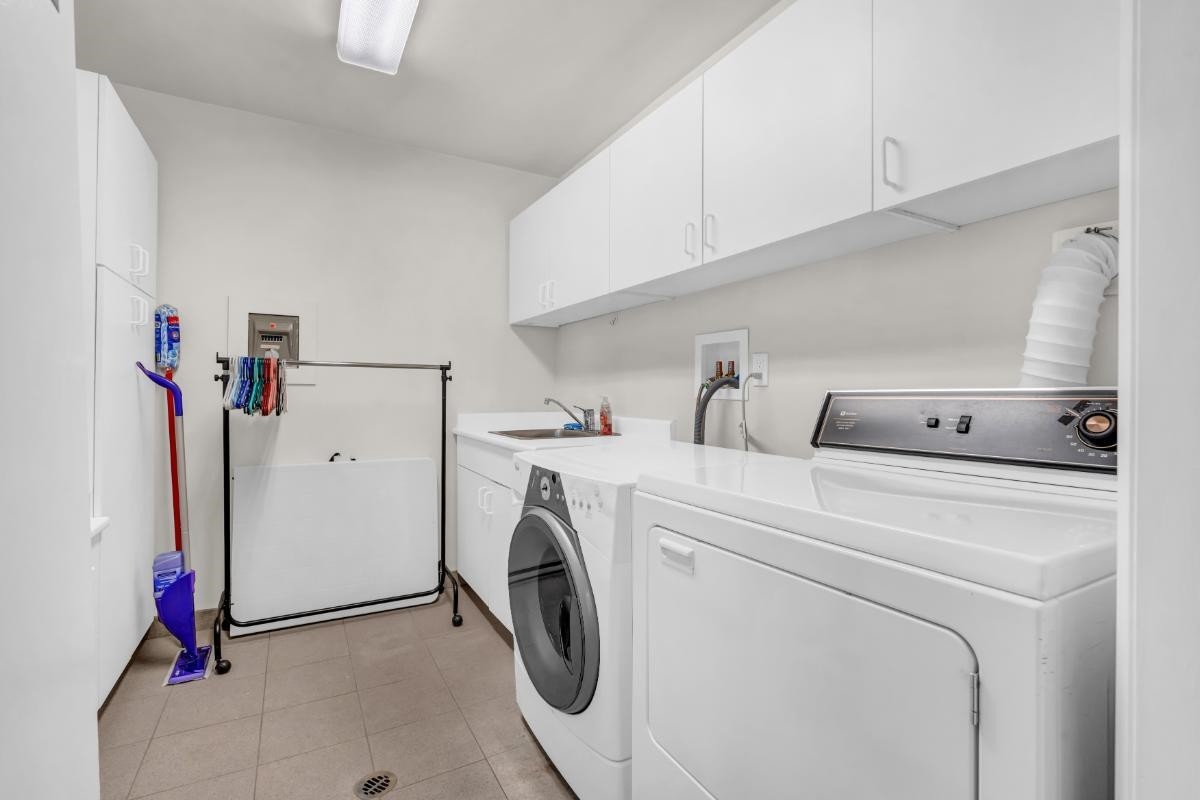 1437 Bramwell Road, West Vancouver, BC