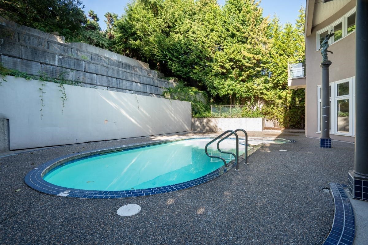 1437 Bramwell Road, West Vancouver, BC