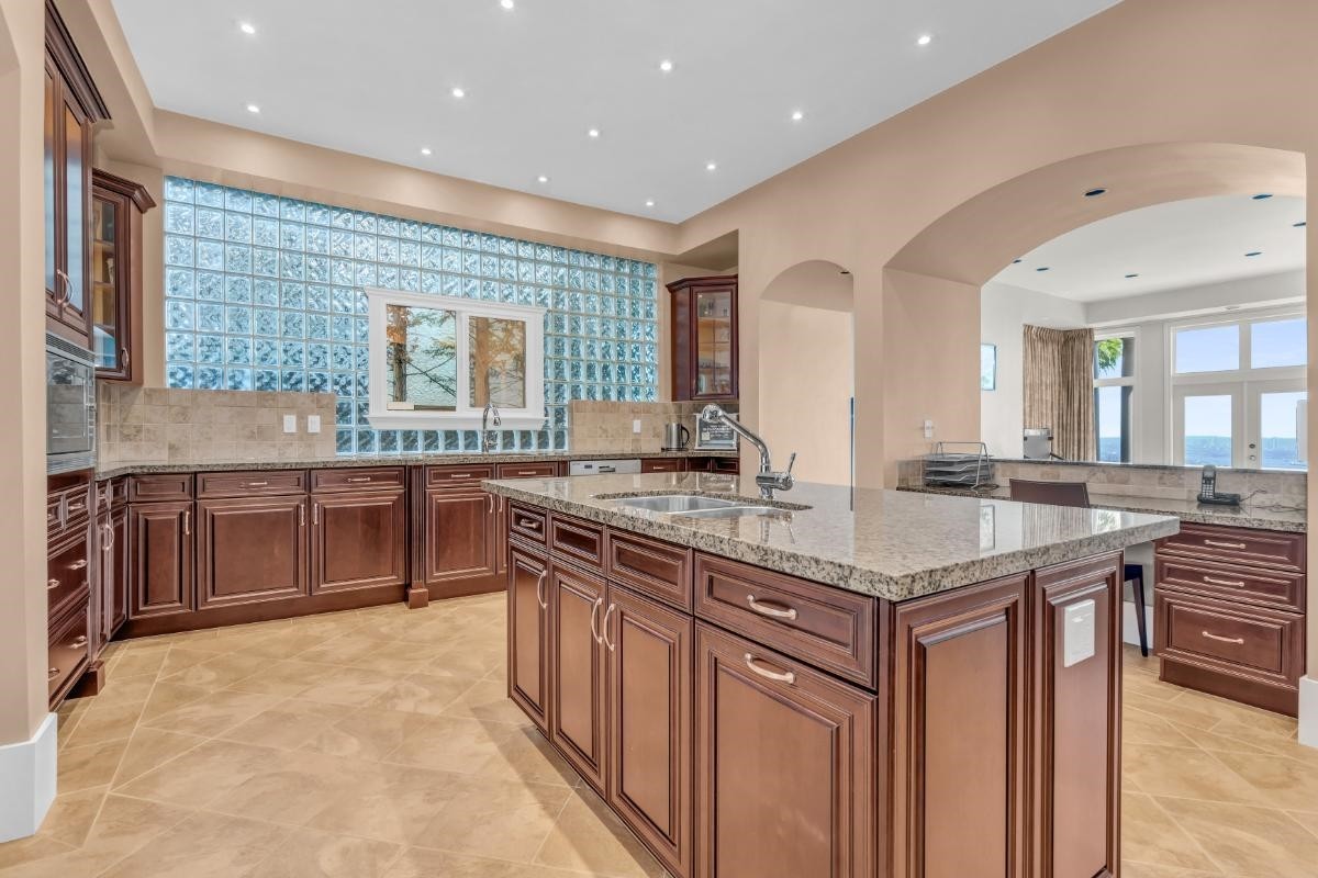 1437 Bramwell Road, West Vancouver, BC