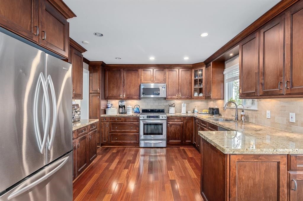 1122 Rochester Avenue, Coquitlam, BC