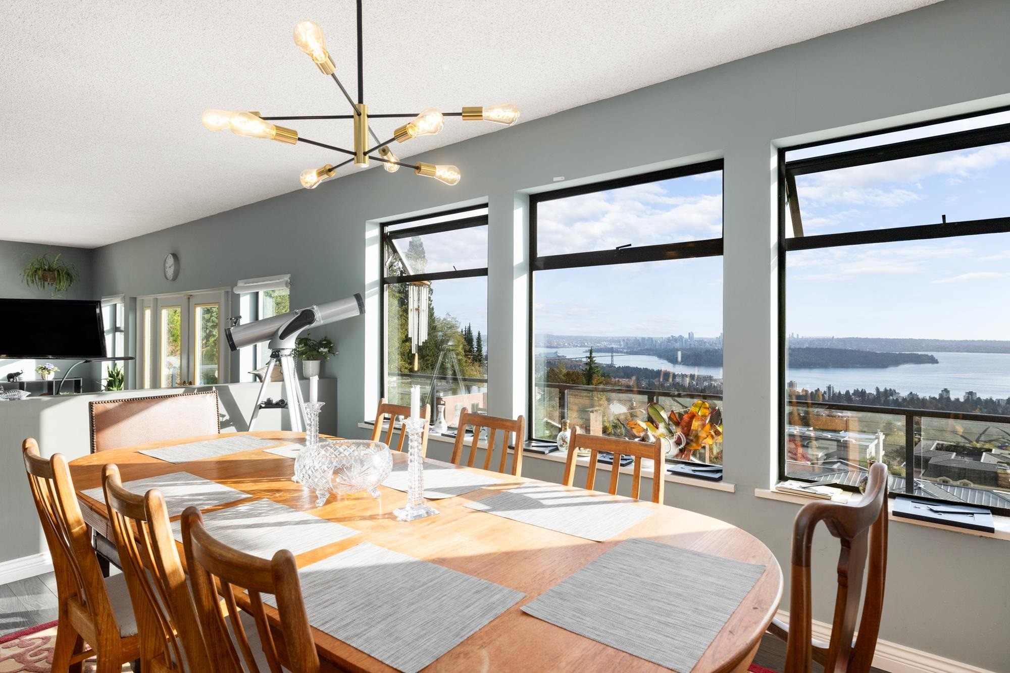 2346 Westhill Drive, West Vancouver, BC