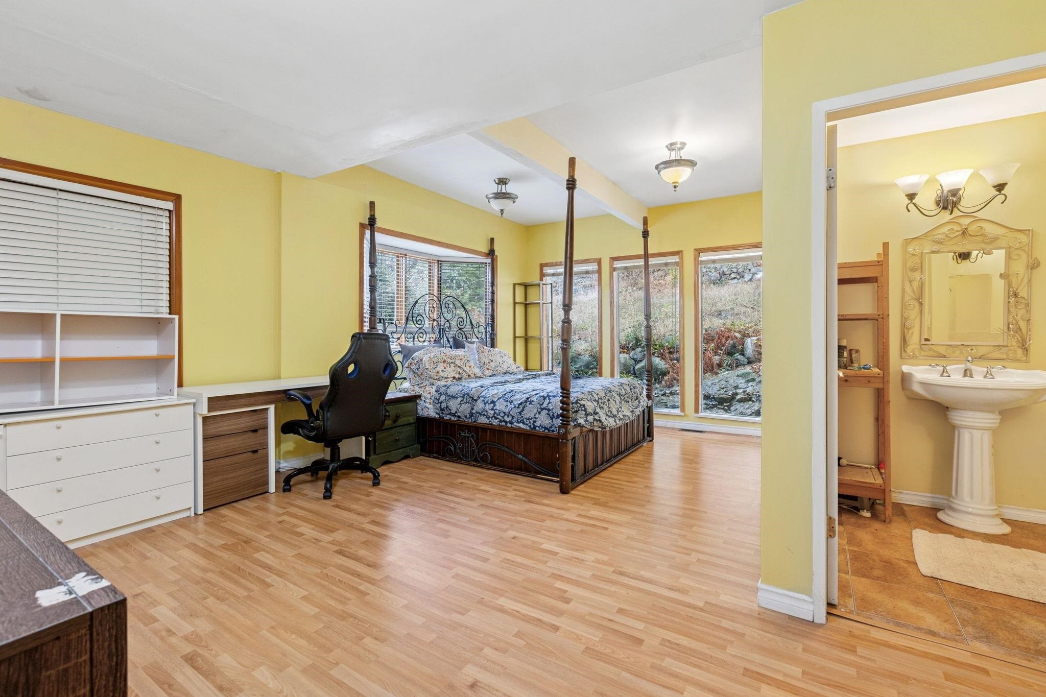 556 Ballantree Road, West Vancouver, BC