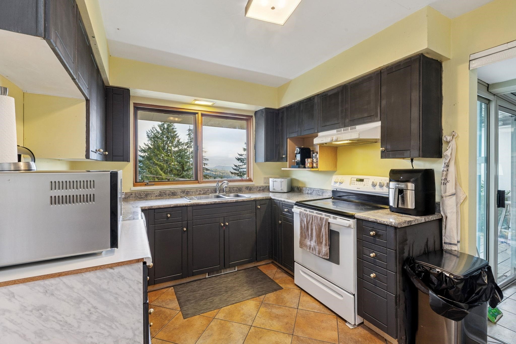 556 Ballantree Road, West Vancouver, BC