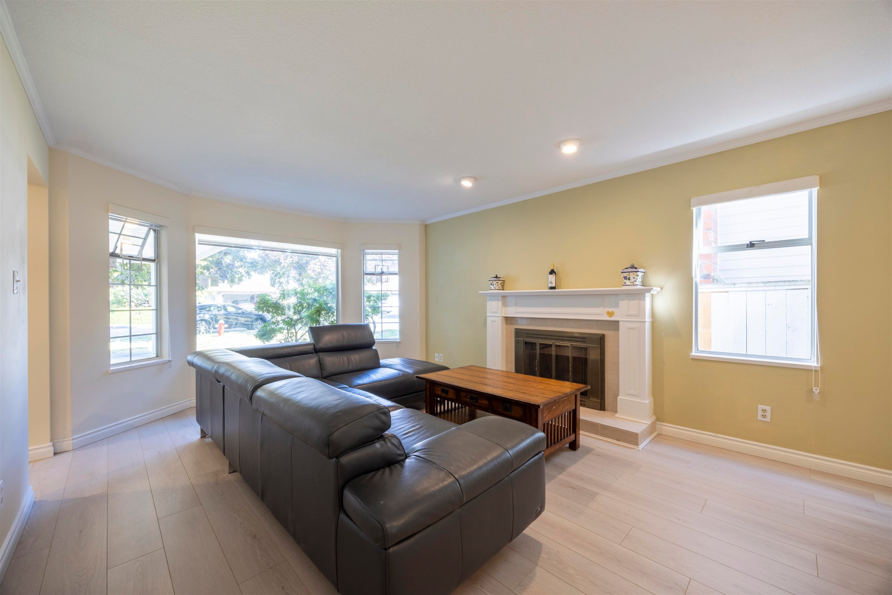9506 Thomas Drive, Richmond, BC