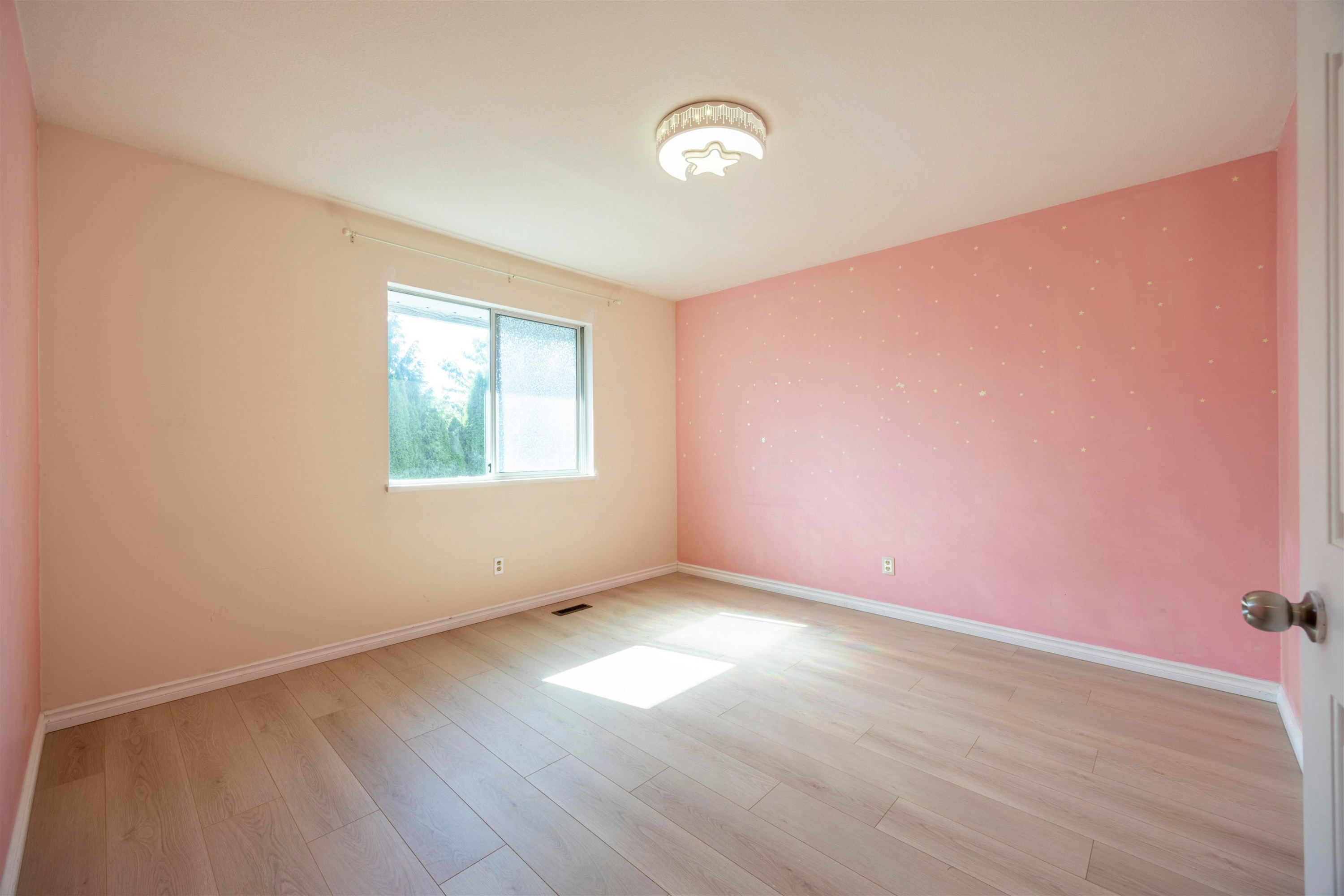 9506 Thomas Drive, Richmond, BC